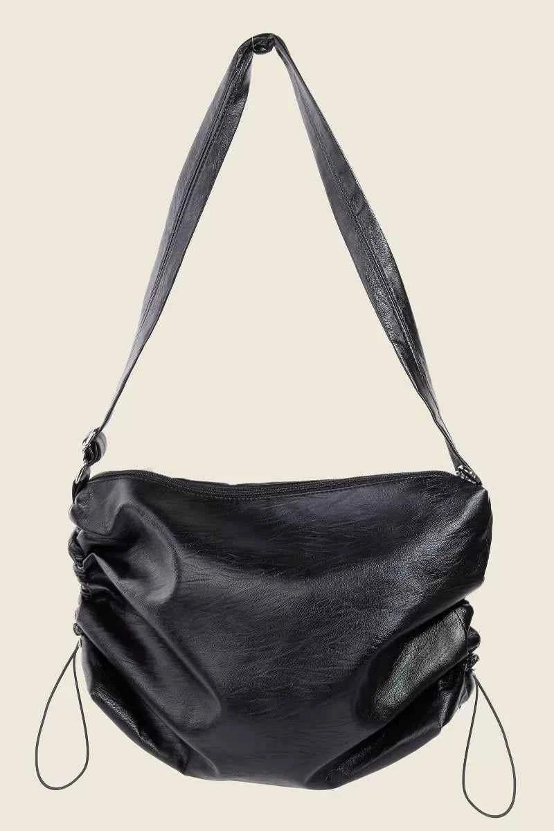 Fame Schultertasche aus Kunstleder mit gerafften Details