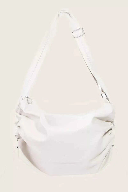 Fame Schultertasche aus Kunstleder mit gerafften Details