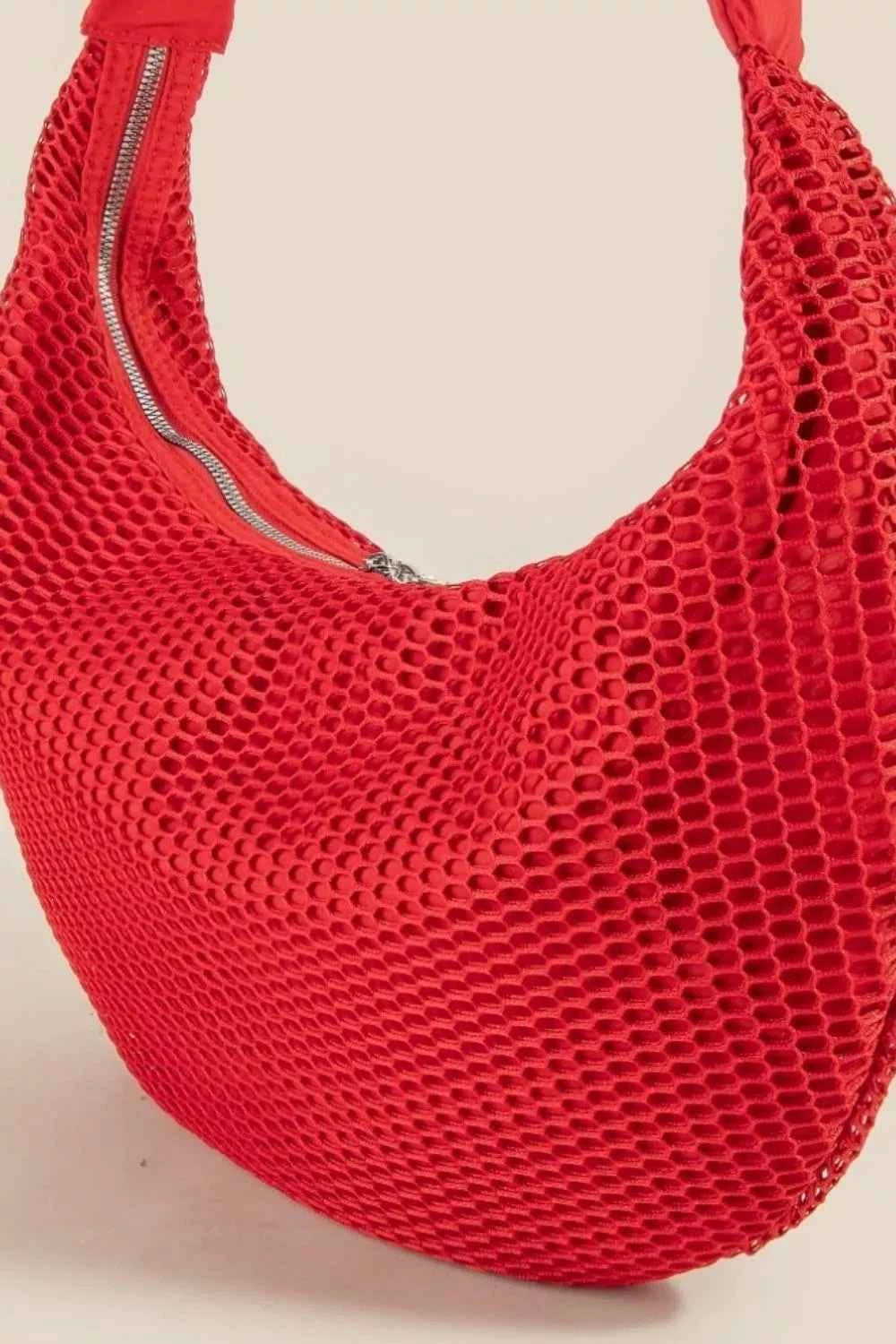 Fame Schultertasche aus strukturiertem Mesh mit Knoten