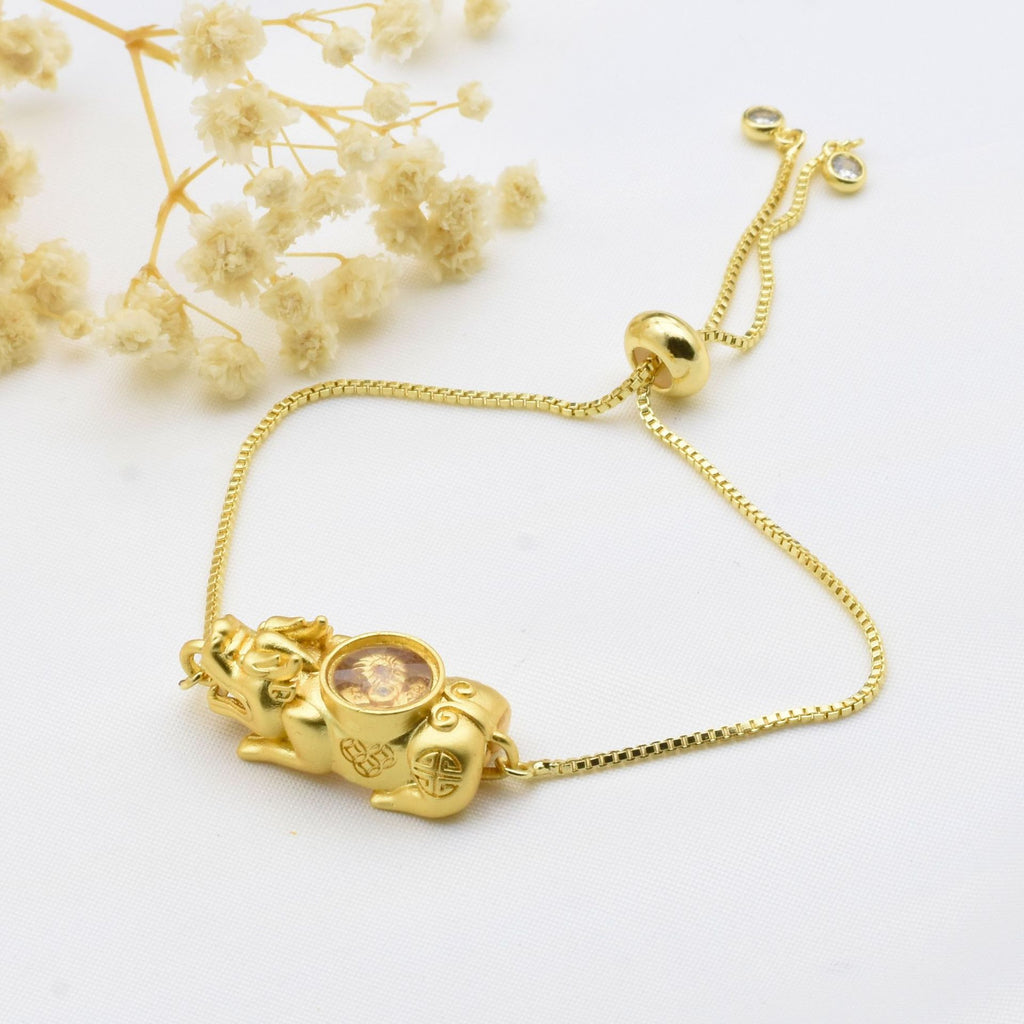 Mattes Windmühlen-Pixiu-Armband mit geflochtener roter Kordel